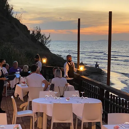 La Del Mare Bed & Breakfast