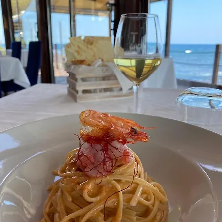 住宿加早餐酒店 La Del Mare 瓦雷多利亚